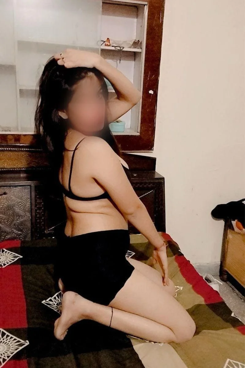 Twinkle Escorts Call Girl Ayushi